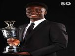 «ساكا» يتوج بجائزة أفضل لاعب صاعد من رابطة اللاعبين المحترفين