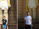 مشجع إنجليزي ينشر صورة نجله مع تمثال فرعوني: ابني يطلق عليه مو صلاح