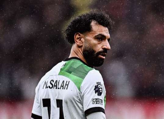 كيف علقت جماهير ليفربول على ستوري محمد صلاح «محاطون بالحمقى»؟