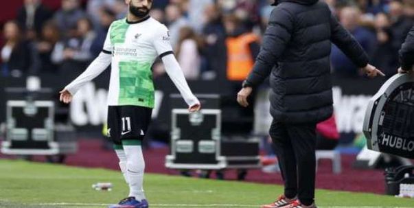 محمد صلح لاعب ليفربول خلال مشادته مع كلوب
