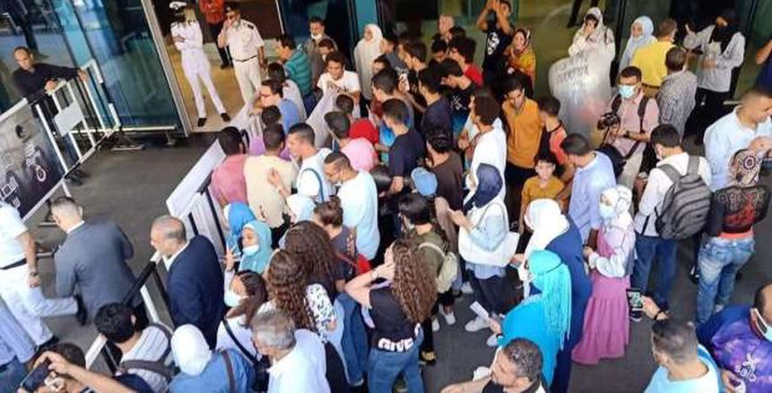 استقبال شعبي لأبطال التايكوندو في مطار القاهرة «صور»