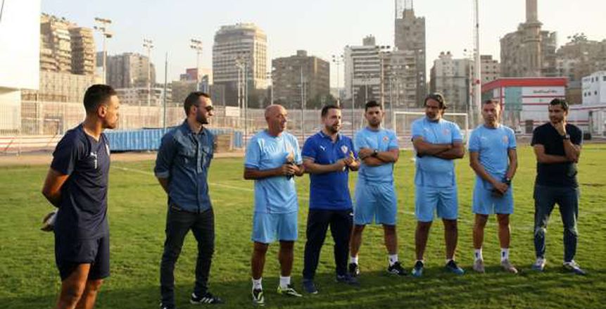 باتشيكو يعقد جلسة فنية مع لاعبي الزمالك بعد تأجيل مباراة الرجاء