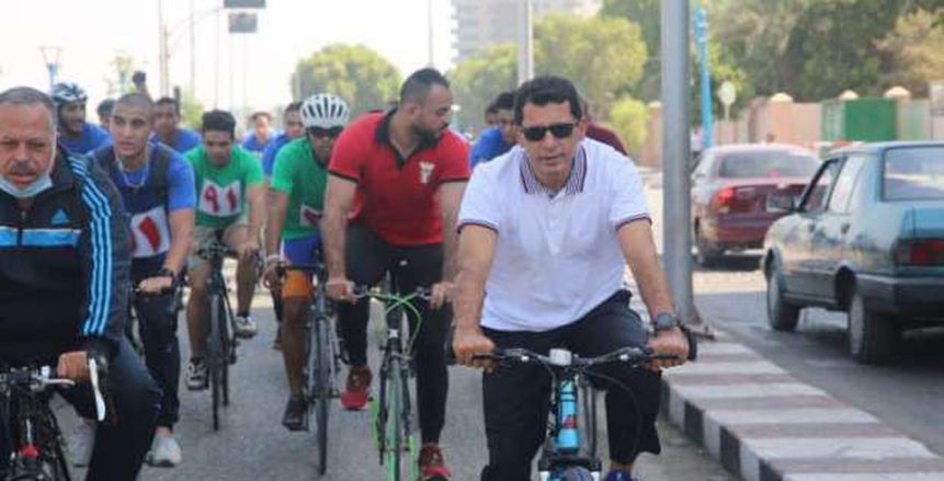 وزير الرياضة ومحافظ أسيوط يقودان سباق دراجات بشوارع أسيوط