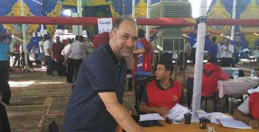 بالصور | «حمادة المصري» يصوت بـ«نعم» للائحة الأهلي