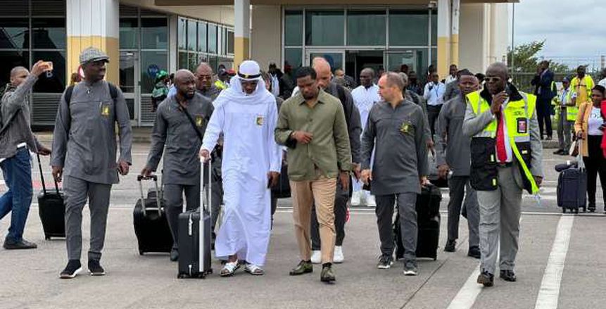 بجلابية وعمامة.. بعثة الكاميرون تسافر أبو ظبي لدخول معسكر كأس العالم