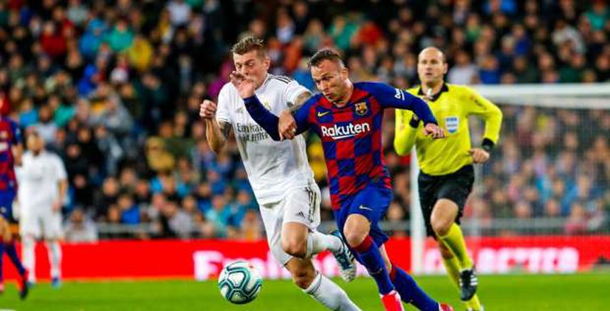 برشلونة يكشف إصابة آرثر ميلو: اللاعب يعاني من الكاحل الأيمن
