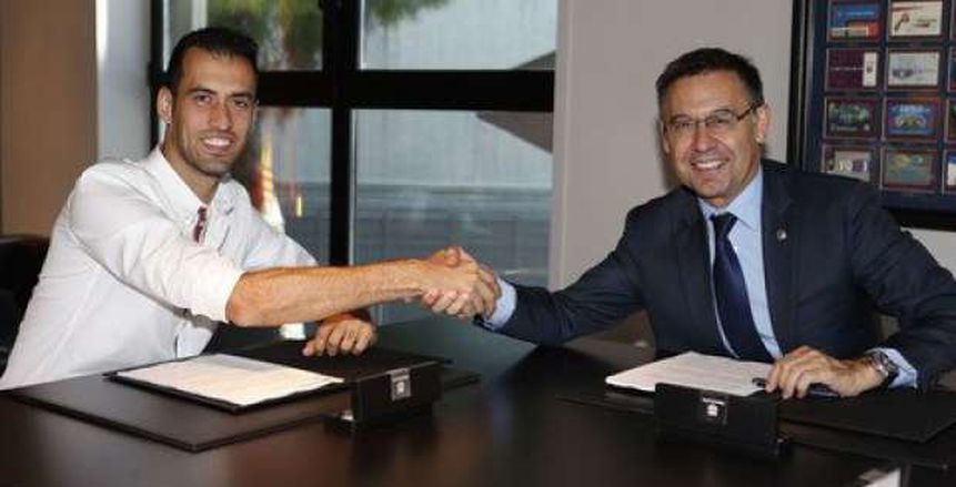 بالصور| رسميا.. برشلونة يجدد عقد «بوسكيتس» لـ2023