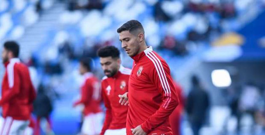 الوطن سبورت | محمد شريف يودع لاعبي الأهلي استعدادا للرحيل إلى السعودية