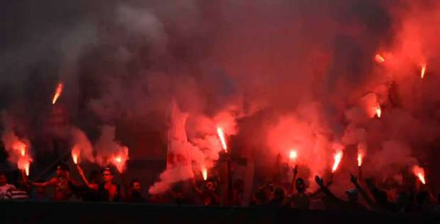 بالفيديو| مشجع «النجم الساحلي» يحرق علم وقميص النادي بعد سداسية الأهلي