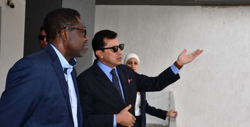 وزير الشباب والرياضة يعرض إقامة مقر جديد للكاف بالعاصمة الإدارية