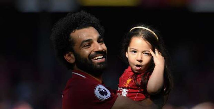 محمد صلاح يحتفل بعيد ميلاد ابنته «مكة» رفقة أسرته.. «صور»