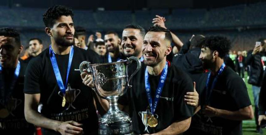 الأهلي يرفض منح لاعبيه مكافآت استثنائية بعد التتويج ببطولة كأس مصر