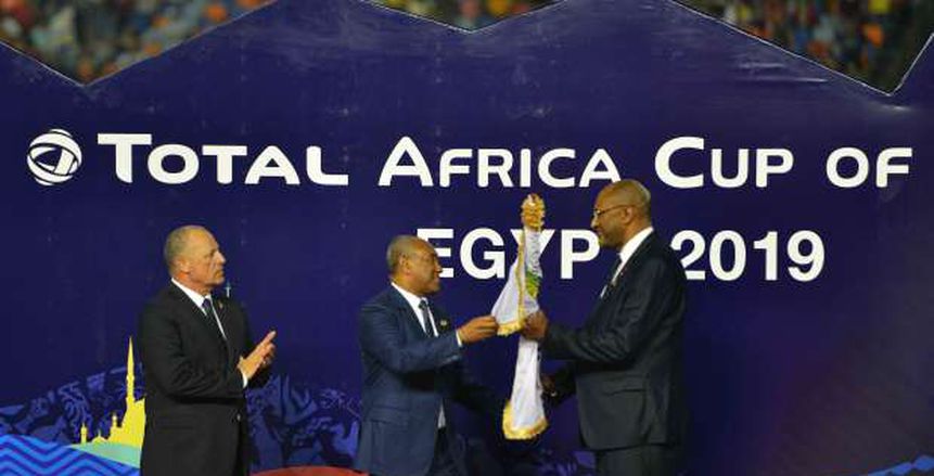 الكاف يسلم علم بطولة أمم أفريقيا 2021 للكاميرون