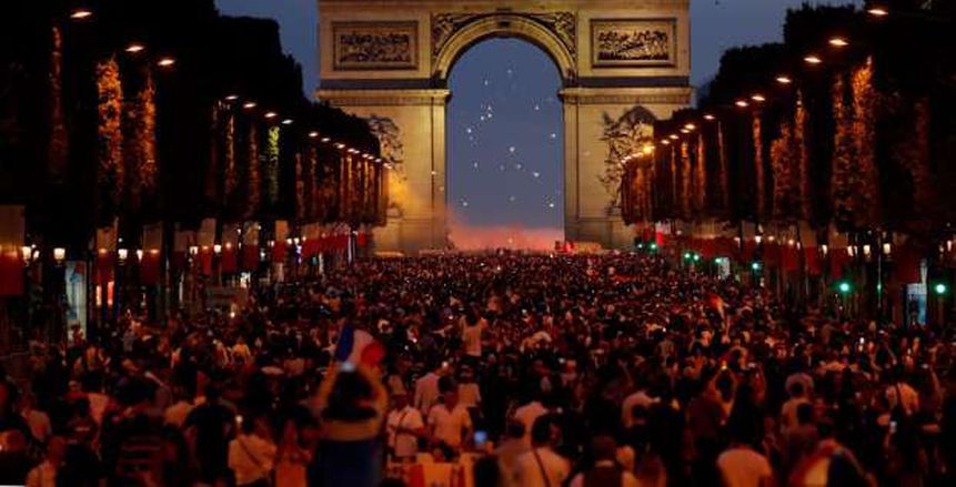 بالصور| «احتفالات صاخبة» في باريس بتأهل فرنسا لنهائي المونديال