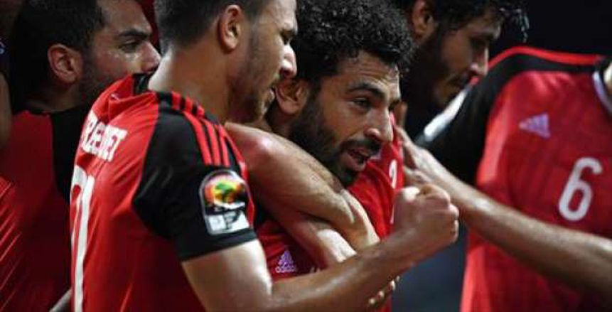 محمد صلاح يواسي تريزيجيه بعد تأكد غيابه عن مباراة تونس والأخير يرد