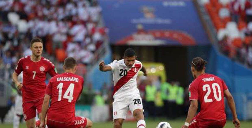 بالفيديو| بعد ميسي.. ركلة جزاء جديدة تضيع من منتخب بيرو أمام الدنمارك