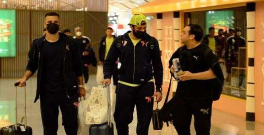 توافد لاعبي الزمالك على مطار القاهرة للسفر إلى تونس