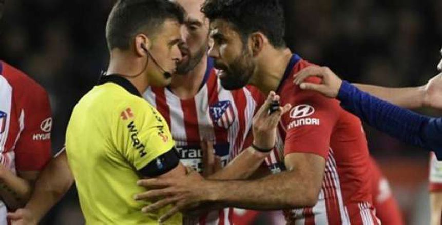 رسمياً.. إيقاف كوستا 8 مباريات بعد إهانة حكم قمة برشلونة