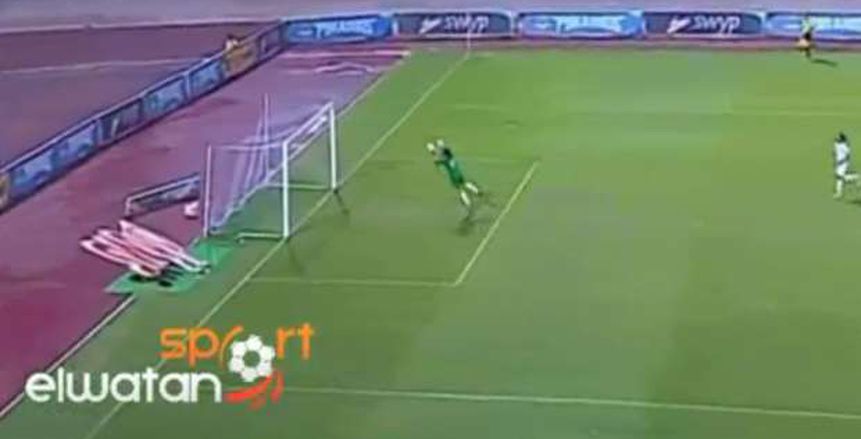 بالفيديو.. في لقطة مُثيرة.. حارس إنبي يطير ويتألق وينقذ فريقه من هدف مؤكد أمام بيراميدز