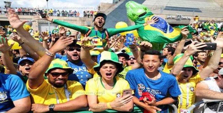 بالفيديو| حشد جماهيري أمام حافلة البرازيل لاستقبال اللاعبين قبل لقاء بلجيكا