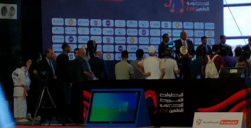 الاتحاد العربي للجودو يكرم البطل الأولمبي محمد علي رشوان في بطولة العلمين