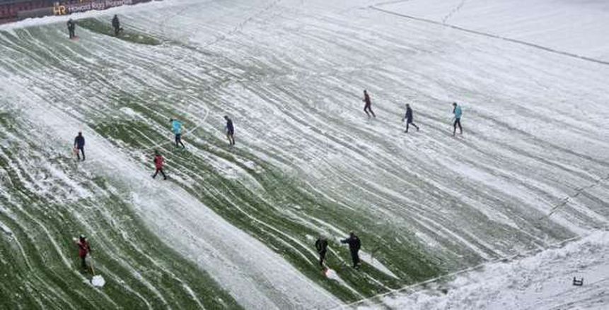 تأجيل مباراة توتنهام وبيرنلي في الدوري الإنجليزي بسبب الثلوج