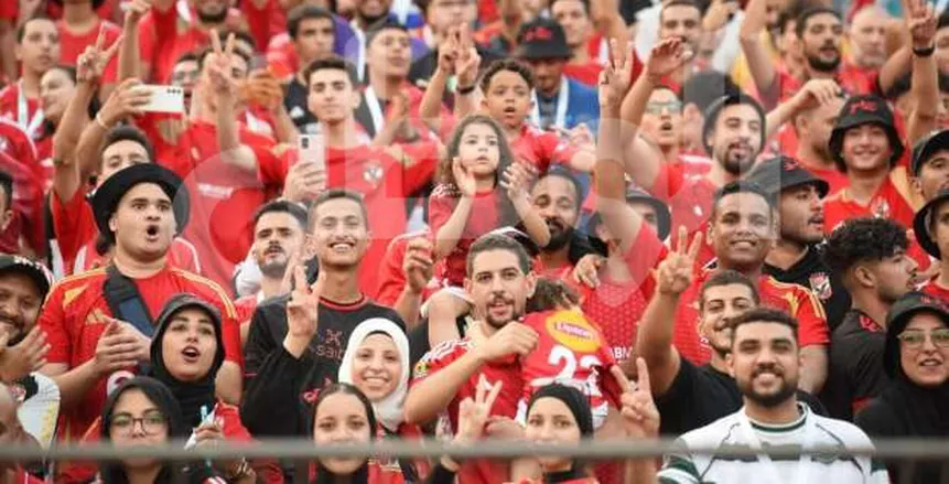 جماهير الأهلي تشعل حماس لاعبي الفريق قبل مواجهة الزمالك «فيديو»