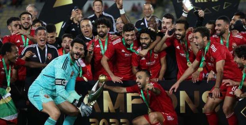 حامي العرين يدخل التاريخ.. الشناوي أول قائد بالأهلي يرفع كأس أفريقيا 3 مرات