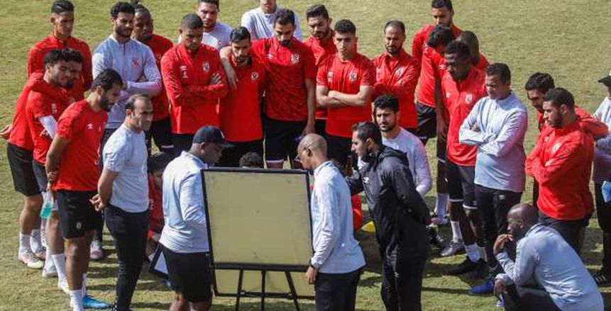 موسيماني يحاضر لاعبي الأهلي قبل السفر إلى المغرب: «كايزر لا يستهان به»