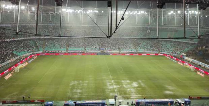 توقف مباراة في الدوري البرازيلي بسبب الأمطار الغزيرة صور وفيديو
