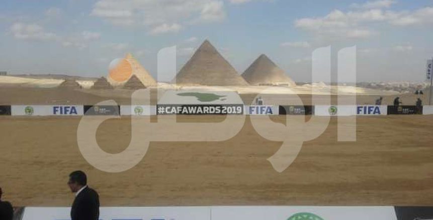 تجهيزات منطقة الأهرامات قبل انطلاق مباراة أساطير كرة القدم في أفريقيا والعالم (صور)