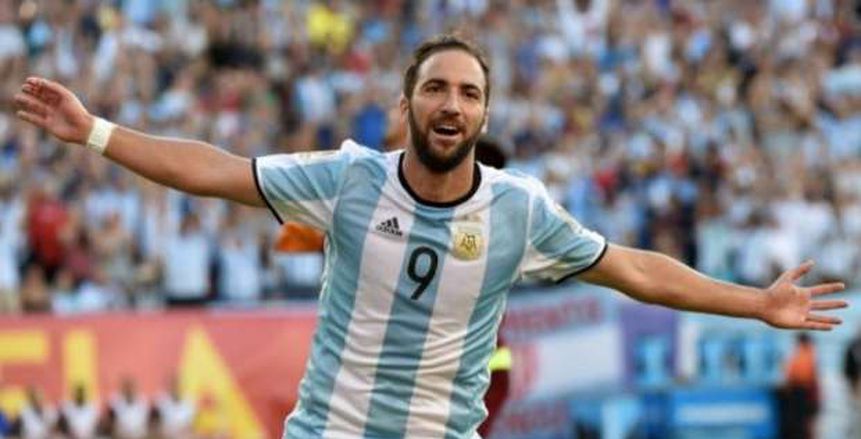 الأرجنتيني جونزالو هيجواين يعلن اعتزاله كرة القدم
