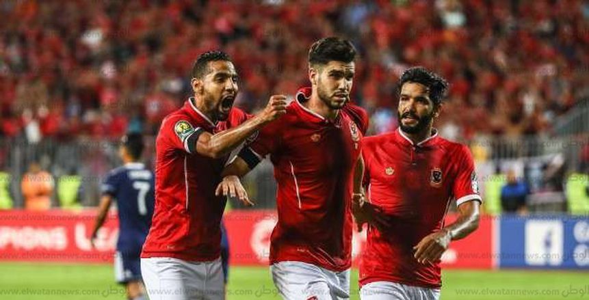 نجم الكرة المغربية يعلق على مستوى «أزارو» مع الأهلي
