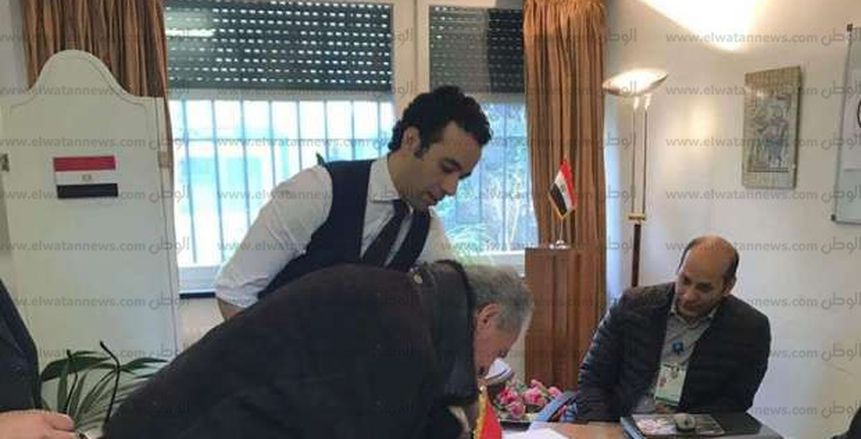 حسن مصطفى يدلي بصوته في الانتخابات الرئاسية بسفارة مصر بسويسرا