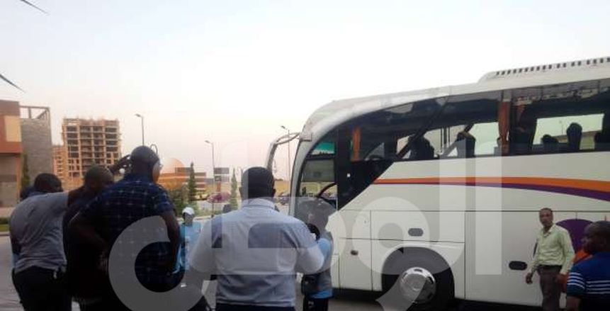 جينيراسيون يرفض مغادرة الحافلة استعدادا للتوجه إلى المطار فجرا