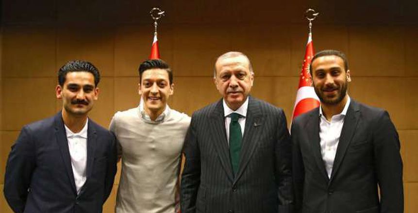 رئيس تركيا يهدد مشاركة «أوزيل وجوندوجان» بالمونديال