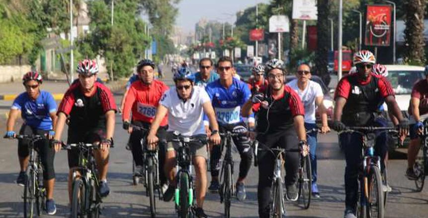 وزير الرياضة يقود ماراثون الدراجات من المتحف المصري بالتحرير