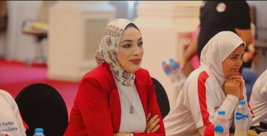 دينا الرفاعي تطمئن على سارة خالد لاعبة «منتخب النسائية» بعد خضوعها للجراحة