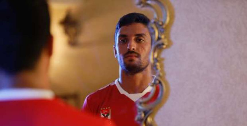 بعد انتقاله إلى الأهلي.. طاهر محمد يحتفي بارتداء القميص الأحمر