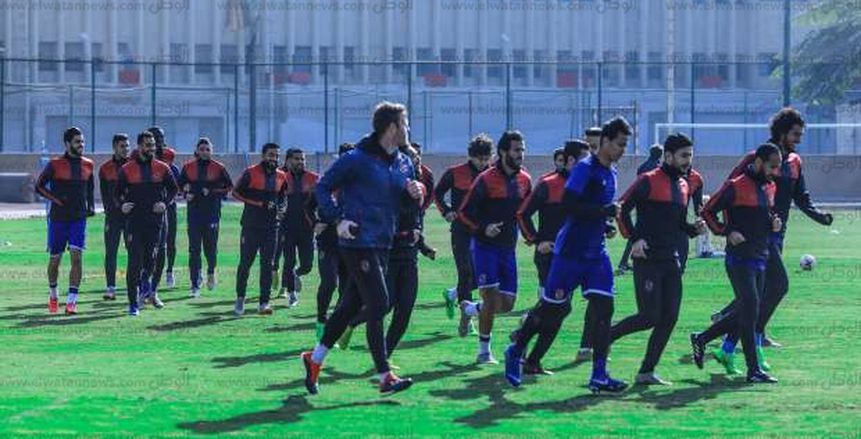 فقرة تصويبات ومران منفرد لمدافعي الأهلي في ملعب «20 أغسطس»