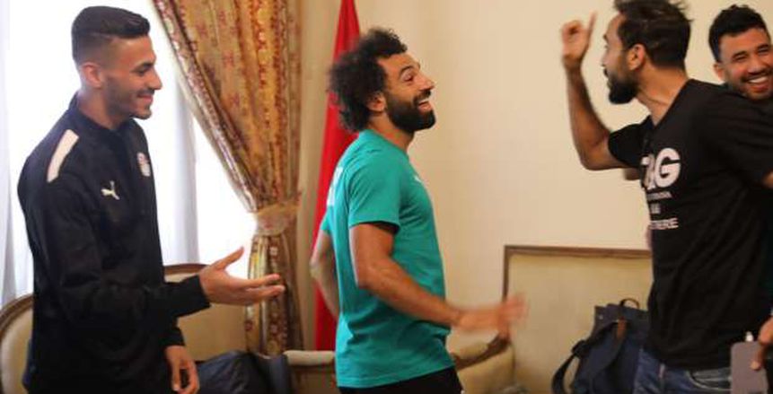 استقبال حافل من محمد صلاح ونجوم المنتخب للاعبي الأهلي قبل لقاء غينيا