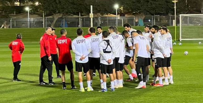 شوبير يكشف مفاجآت في تشكيل منتخب مصر المتوقع أمام الجزائر