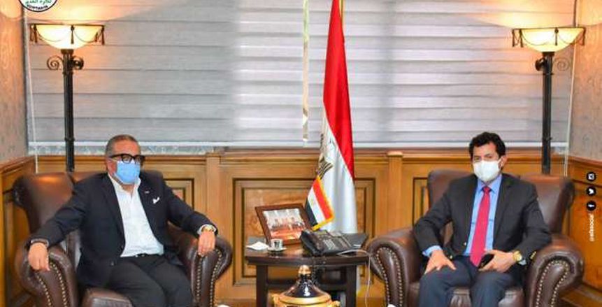 وزير الرياضة يكرم الجنايني وفضل وعبدالله بعد رحيل اللجنة الخماسية (صور)