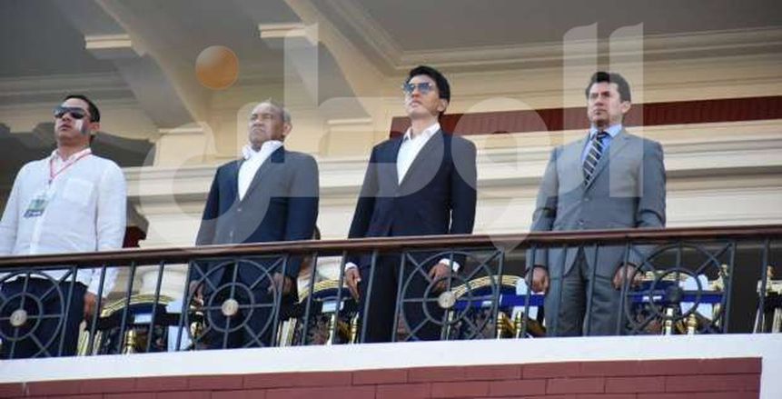 أشرف صبحي برفقة أحمد أحمد ورئيس مدغشقر لمتابعة مباراة الكونغو
