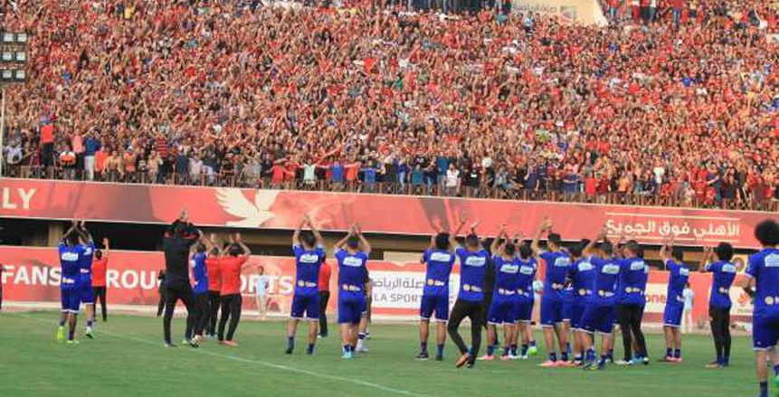 بالصور| جمهور الأهلي .. مواقف عظيمة واللاعب رقم 12