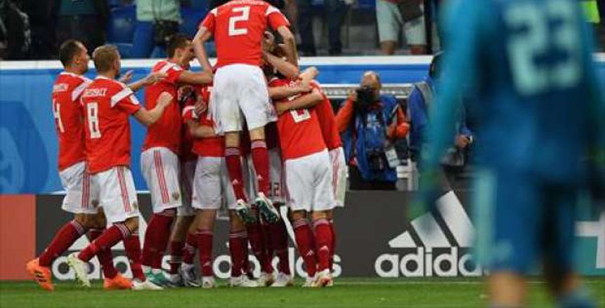 بالصور| منتخب روسيا يحتفل بالفوز على مصر والسعودية على طريقته الخاصة