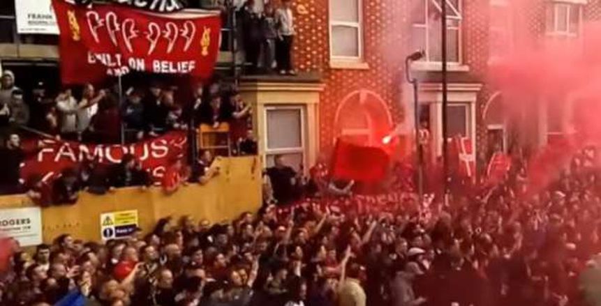 بالصور| استقبال «ترهيبي» من جماهير ليفربول لمانشستر سيتي في دوري الأبطال