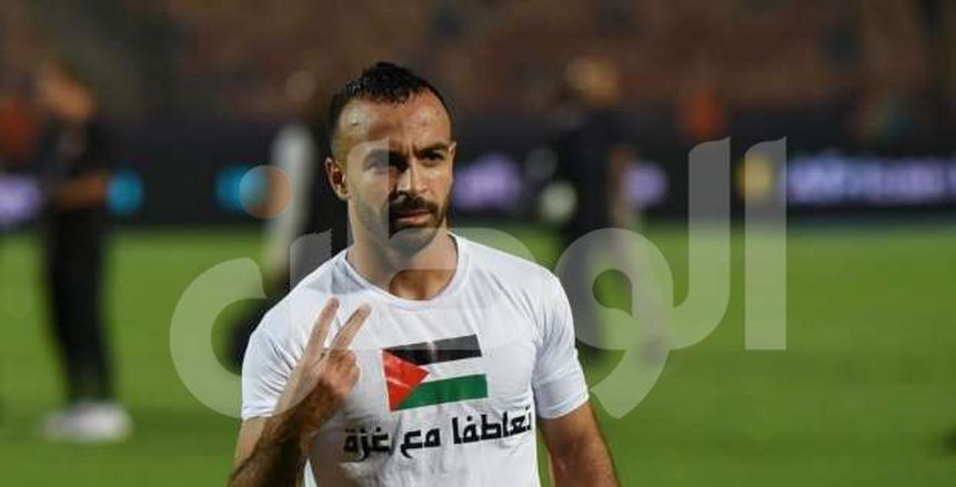 أفشة يعلن طرح قميص «القاضية» في مزاد خيري لدعم فلسطين
