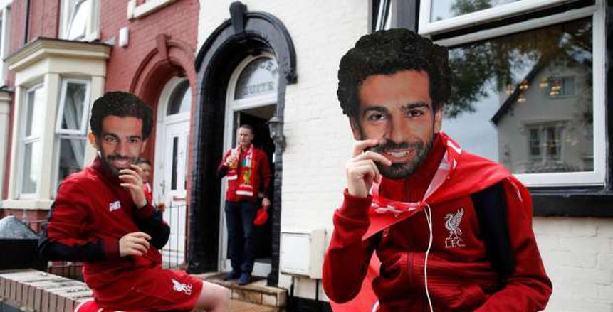 بالصور| جماهير ليفربول تستعد لمواجهة ويست هام بـ«ماسك» محمد صلاح