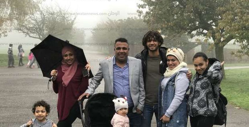 بالصور| محمد النني يحتفل بعائلته في لندن